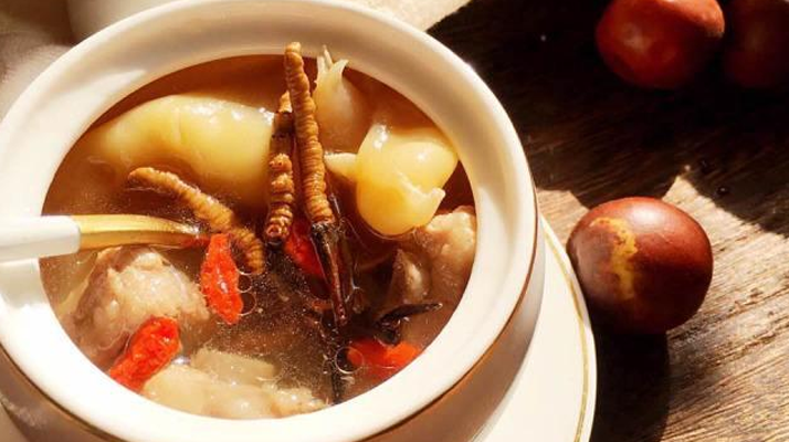 冬蟲(chóng)夏草與什么泡水喝？養(yǎng)生搭配指南